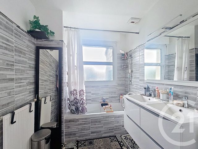 maison à vendre - 5 pièces - 105.0 m2 - ST JEAN DE LINIERES - 49 - PAYS-DE-LOIRE - Century 21 Agence Plantagenêt